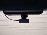 こちらの車両は前後にドライブレコーダーを装備しています。
