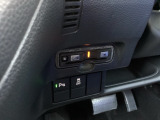 ビルトインタイプの【ETC】で見た目もスッキリ。高速道路の利用にとても便利です。【パーキングセンサー】駐車や出庫時にクルマの前後の障害を検知し、音とディスプレイでお知らせします。