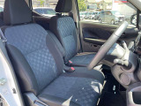 適度なホールド感と快適な座り心地の運転席シートまわり!
