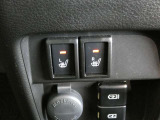 【シートヒーター】運転席と助手席の座面にヒーターが内蔵されていますので寒い時でも快適運転です。