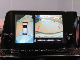 前後左右4つのカメラで、上から見たような映像をお届け、駐車時も安心、アラウンドビューモニター付(肉眼では確認し辛い左前の映像に切り替えることも可能です)。