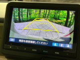【バックカメラ】駐車時に後方がリアルタイム映像で確認できます。大型商業施設や立体駐車場での駐車時や、夜間のバック時に大活躍!運転スキルに関わらず、今や必須となった装備のひとつです!