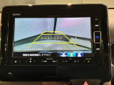 リバースギアに入れるだけで後方の表示へ切り替わります。夜間や雨の日の駐車も楽になりますよ。