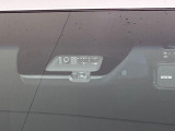 【三菱e-Assist】走行中に前方の車両等を認識し、衝突しそうな時は警報とブレーキで衝突回避と被害軽減をアシスト。より安全にドライブをお楽しみいただけます。