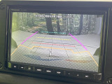 【バックカメラ】駐車時に後方がリアルタイム映像で確認できます。大型商業施設や立体駐車場での駐車時や、夜間のバック時に大活躍!運転スキルに関わらず、今や必須となった装備のひとつです!