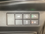 ハンドルの右側にHondaセンシング用のメインスイッチとパワーテールゲートスイッチがついています。パワーテールゲートスイッチは車内からでもテールゲートの開け閉めを電動でできます。