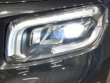 ●LEDヘッドライト:夜間走行時も良好な視界を確保し安心して運転できる高輝度LEDヘッドライトを装備!点灯速度が早く、消費電力も抑えられています。