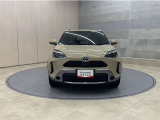 お車購入のポイントとなるフロントマスクです!シャープな目つきが印象的なデザインのヘッドランプです。