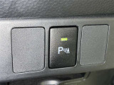 コーナーセンサーを車の前後に装備。障害物までの距離に応じて警告音を変えてお知らせ。縦列駐車時や駐車場・車庫などでの取り回しをサポートします。詳細は販売店スタッフまでおたずねください。