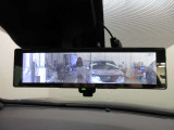 スマートルームミラー付きで後部座席に乗車してても後方がしっかり見れます