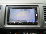 バックカメラの画像です。ガイドラインがスムースな車庫入れをサポートいたします。車庫入れの安心感がアップしますね。