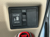 【パワースライドドア】助手席側がパワースライドドアになっており、運転席のスイッチやスマートキーでも開閉が可能です!開口部も広いので乗り降りも楽々♪