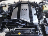 魅惑のV8エンジン搭載