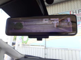 スマートルームミラー画像になります。リアシートに人が乗ってる時やトランクに荷物がたくさん積んでルームミラーが使えないときに便利なオプションです!