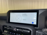 デジタルインナーミラー付き。後方視野角が広く、後席に同乗者がいても後方を確認しやすく安心です。