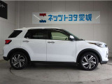 広々とした車内空間に優れた燃費性能。更にデザインも上質で人気のお車です!