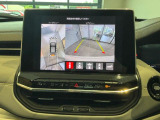 ガイドライン付バックモニターとアラウンドビューモニターも表示され駐車もスムーズです。