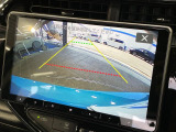 【バックカメラ】駐車時に後方がリアルタイム映像で確認できます。大型商業施設や立体駐車場での駐車時や、夜間のバック時に大活躍!運転スキルに関わらず、今や必須となった装備のひとつです!