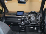 オシャレなインテリアで運転する気分も盛り上がりますよね^^