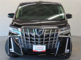 「これって中古車なの?」とおっしゃっていただける、美しい中古車をお届けしたい。U-Car店舗は9店・在庫は約300台ございます。
