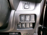 左側パワースライドドアスイッチです。運転席からも操作出来ます。