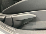 運転席はご自身の適切な運転ポジションへ移動可能なラチェットが付いております。