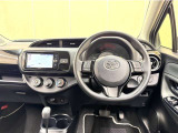 シンプルな運転席周りです。インパネ周りの各操作スイッチ類も使いやすいよう配置されています!