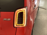 リアコンビネーションランプにも四角いダブルリングが特徴的なフルLEDランプを採用しています。