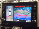 【パノラミックビューモニター】専用のカメラにより、上から見下ろしたような視点で360度クルマの周囲を確認することができます☆死角部分も確認しやすく、狭い場所での切り返しや駐車もスムーズに行えます。