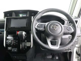 ハンドル周りです。運転している間、長く触れているものだから手に馴染むハンドルがいいですよね♪握ると欲しくなっちゃいますよ。