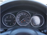 【明るく見やすいメーター】視認性が良く明るく見やすいメーター。運転者にとって見やすいメーターは運転していても疲れないですよね。