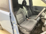 【運転席・助手席転席】運転席の足もともゆったりで長距離ドライブでも快適に★