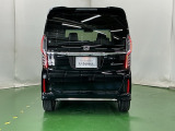 後席の窓には外から車内が見えにくくなるプライバシーガラスを採用。周りを気にせずリラックスして過ごせます