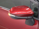 サイドターンランプ付きドアミラー。車両のドレスアップと右左折時の被視認性を兼ね備えたお洒落なミラーです。