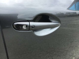 キーをポケットに入れたままでもドアのロック&アンロックができ、雨の日や、荷物の多い日に大活躍!