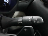 外の明るさに応じてライトを自動点灯・消灯してくれるオートライト付き♪