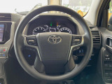インテリアに合わせたデザインのステアリングは、運転される方のことも考え、運転しやすい形状、大きさです。是非一度、実際に触ってお確かめください。