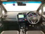 【前方視界】開放的な前方視界!運転がしやすく疲れにくいです♪窓が大きく、見通しがとっても良いおクルマですよ♪