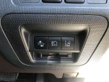 【TOYOTA SAFETY SENSE】 走行中に前方の車両等を認識し、衝突の可能性が有る時は警報音とブレーキで衝突回避と被害軽減をアシストしてくれます。安心してドライブをお楽しみいただけますね。