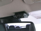 ドライブレコーダーのリヤカメラです。あおり運転の抑制効果も期待できていざという時に安心です
