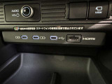 こちらのクルマはHDMI接続コネクタも装備されています♪スマホに接続すればお好きな音楽や映像も流せます!今の時代、さまざまな方法で音楽や動画を楽しめますね!