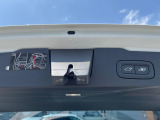 【パワーバックドア】スマートキーや運転席のボタンを押すだけでリアゲートが自動で開閉します!荷物を持っている時や、高い位置にあるバックドアを閉める際に便利な機能です。