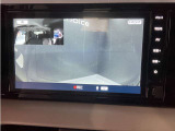 前方の映像だけでなく、車内から後方の映像もばっちり記録します