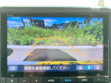 【バックカメラ(3モード)】視点を切り替えて後方を確認でき、駐車や車庫入れも安心です。