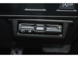 ETCは純正ならではの足元を妨げない工夫をこらしており、ETC2.0搭載車です。周辺のITSスポット道路状況や渋滞情報も表示可能でございます。