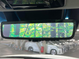 【デジタルインナーミラー】後席の大きな荷物や同乗者で後方が確認しづらい時でも安心!カメラが撮影した車両後方の映像をルームミラー内に表示。クリアな視界で状況の確認が可能です!