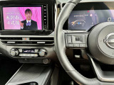 ハンドル周りには車両状態の確認やナビ操作が可能なステアリングスイッチを完備♪