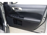 運転席側ドアトリムの画像です