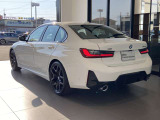 LEDリアコンビネーションランプが美しい後ろ姿を演出。昼夜を問わずBMWらしい存在感を放ちます。
