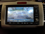 バックカメラの画像です。ガイドラインがスムースな車庫入れをサポートいたします。車庫入れの安心感がアップしますね。